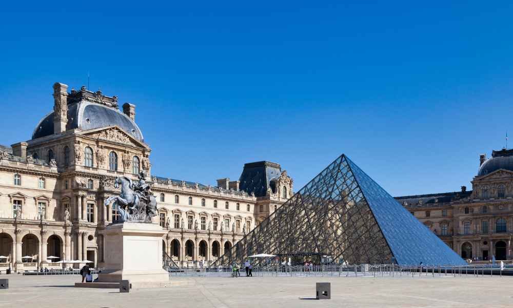 Where to Stay Near the Louvre