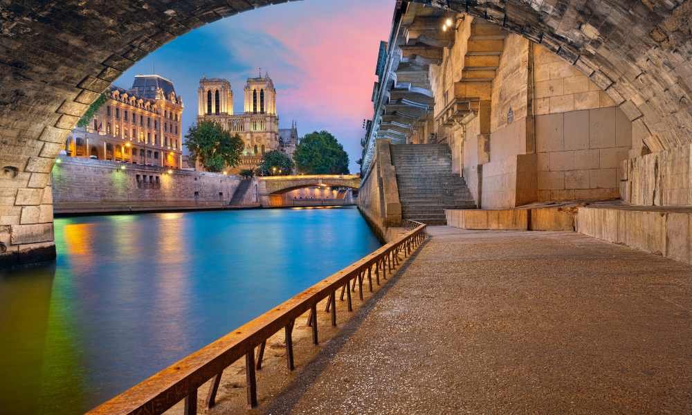 Best Time to Visit When Paris Savoir-Faire Spectroscopic Effect