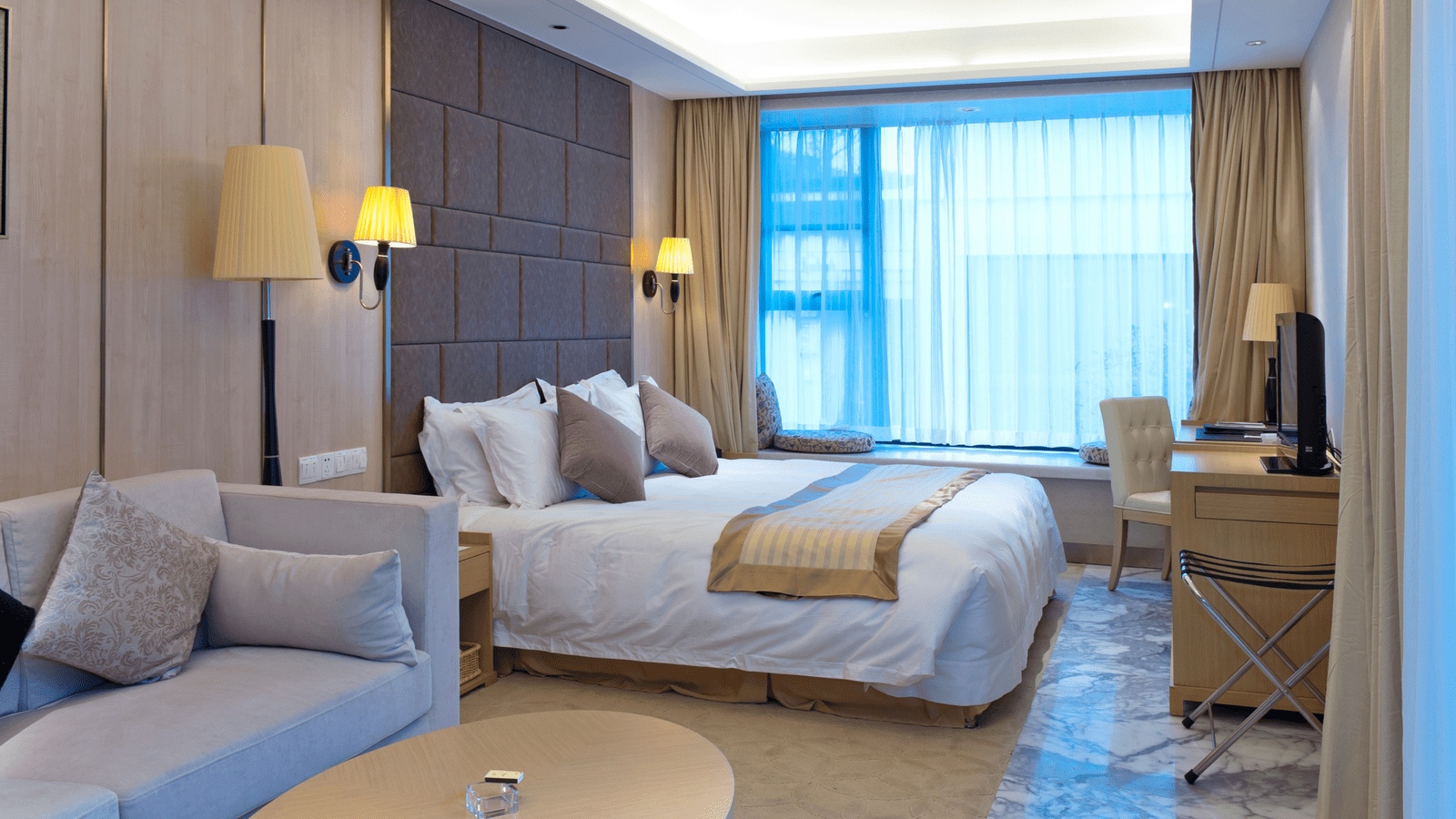 Top 5 Luxury Hotels in Paris, France