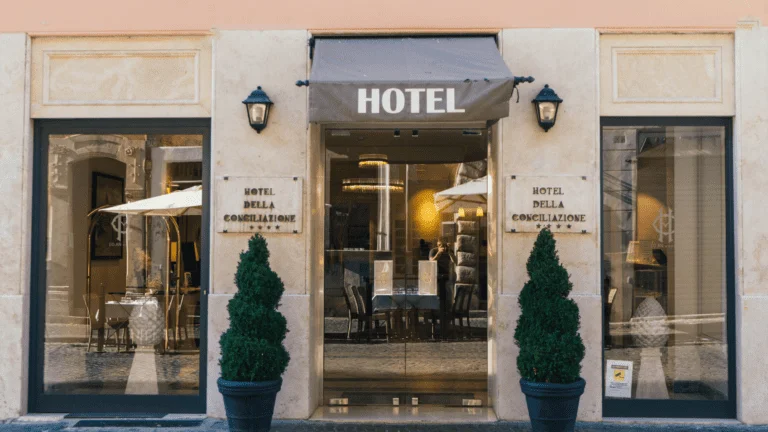 Best 5 Hotels in Paris that Speak English