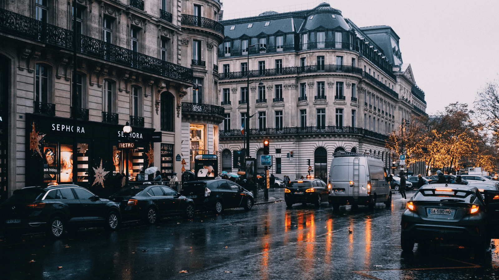 How to Enjoy Paris in the Rain| My Golden Memories