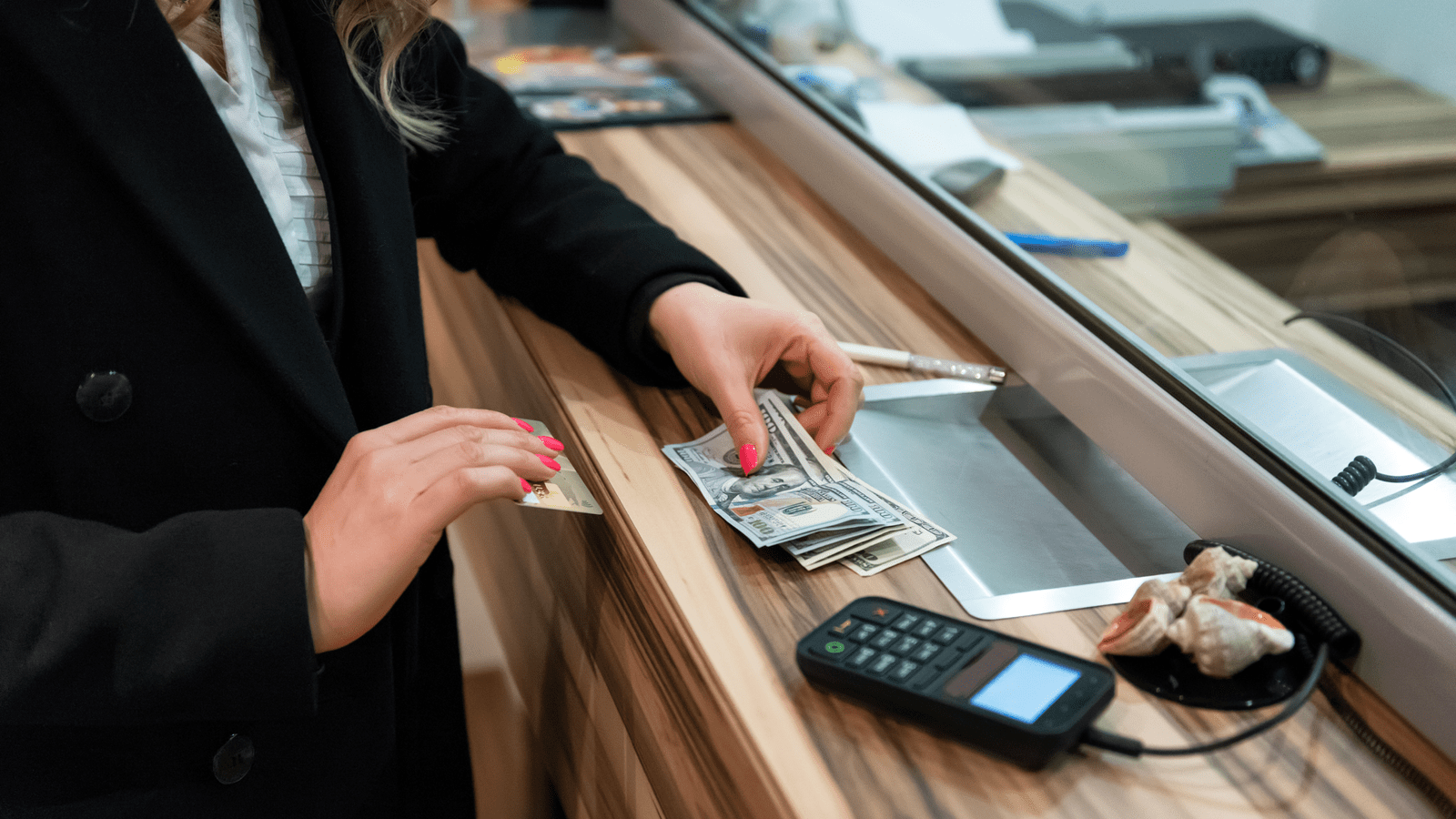 how to exchange money at Charles de Gaulle