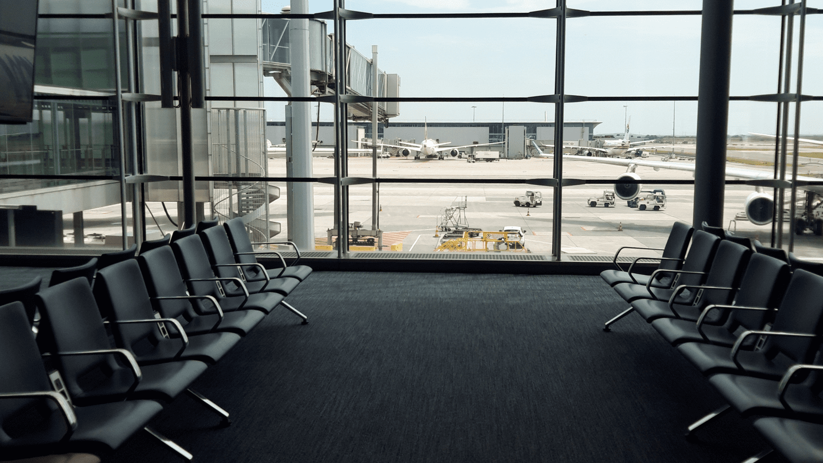 How to Navigate Charles de Gaulle Airport as a First?